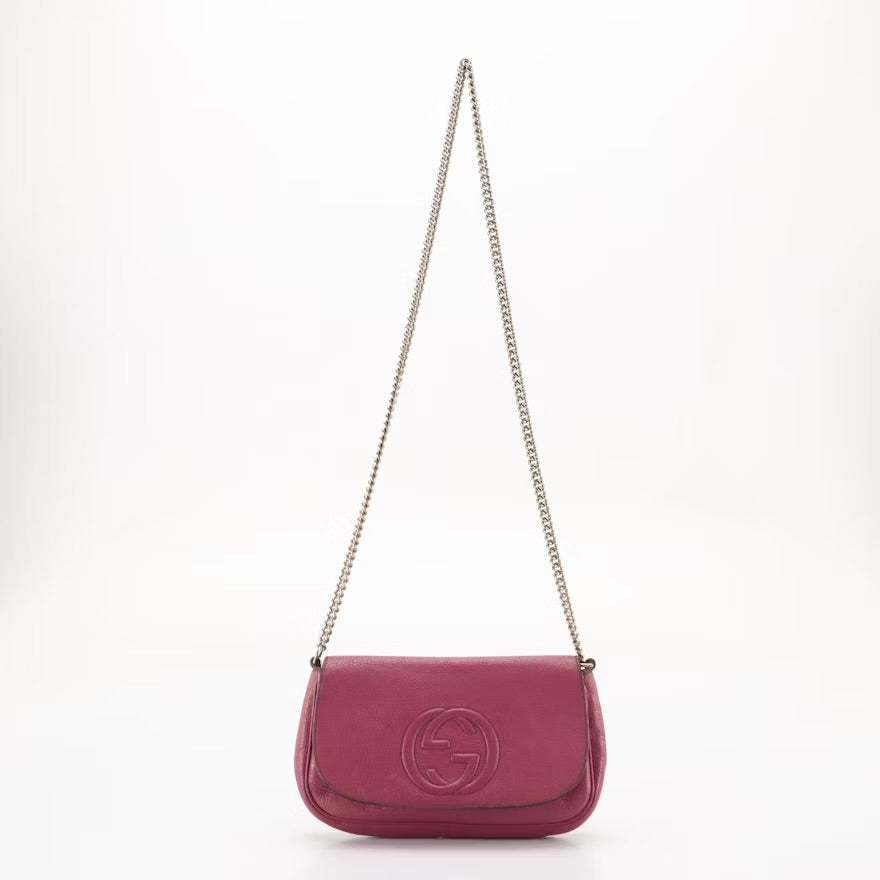 Gucci Soho Flap Chain Link Crossbody Bag in Magenta Leather