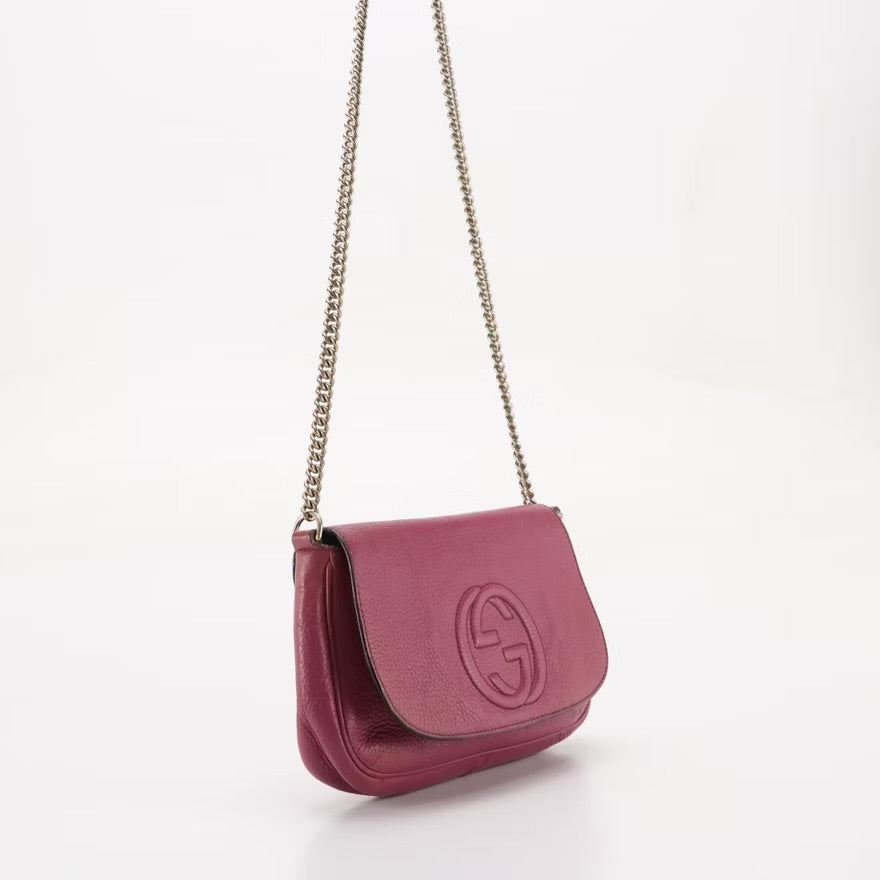 Gucci Soho Flap Chain Link Crossbody Bag in Magenta Leather