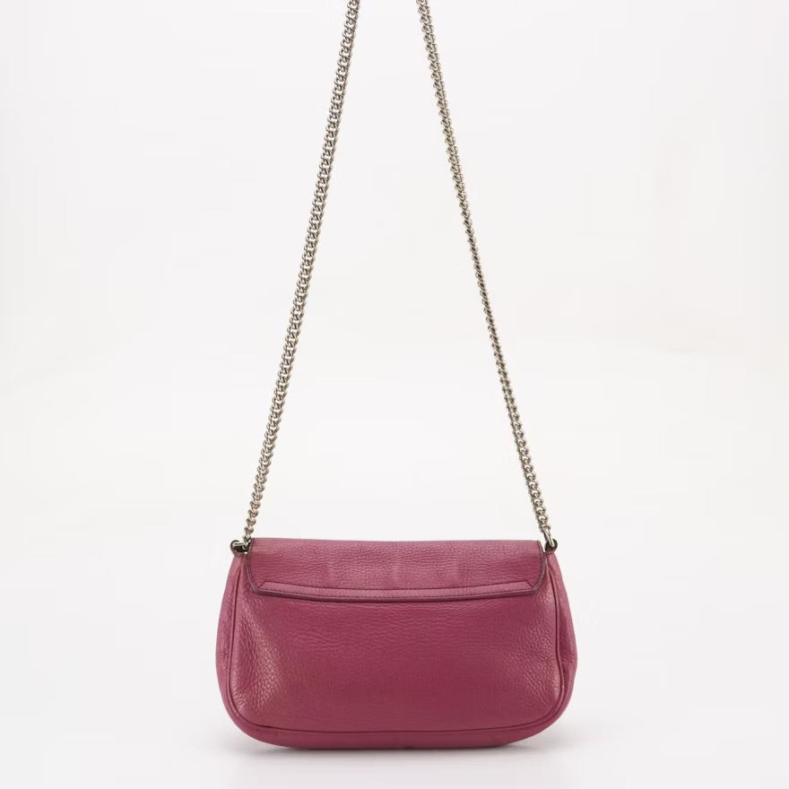 Gucci Soho Flap Chain Link Crossbody Bag in Magenta Leather
