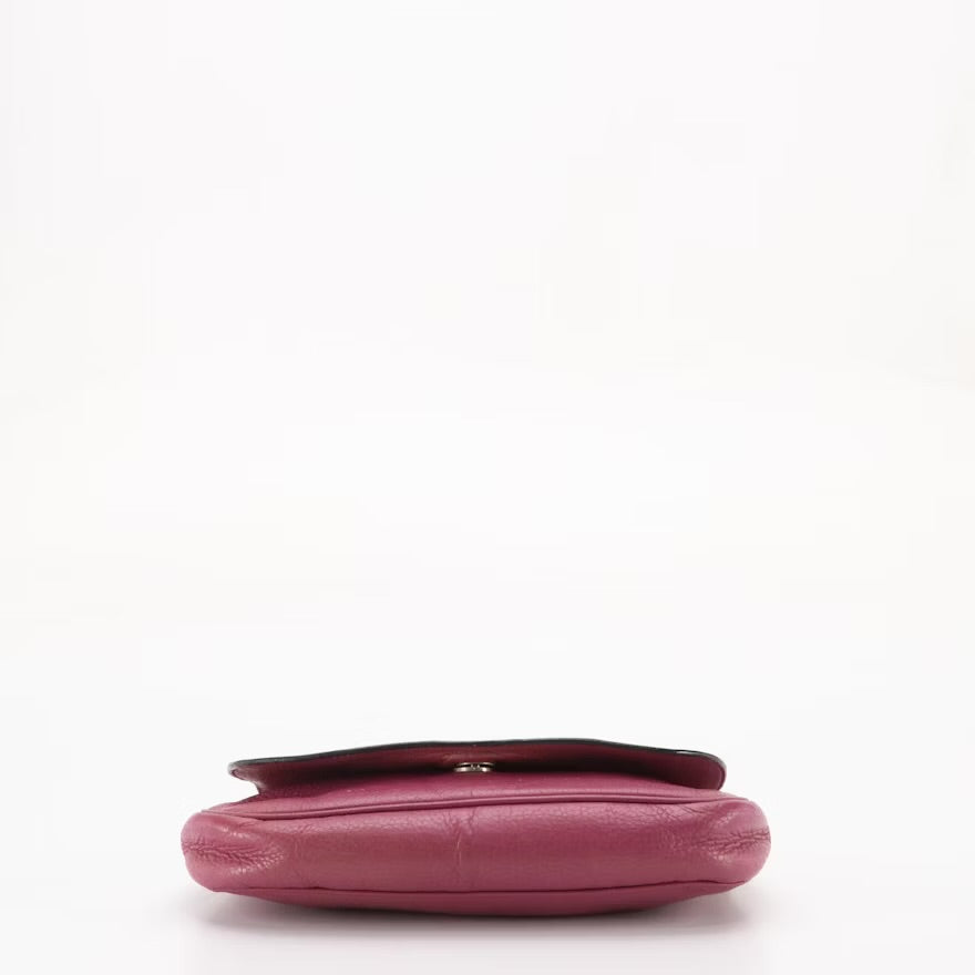 Gucci Soho Flap Chain Link Crossbody Bag in Magenta Leather