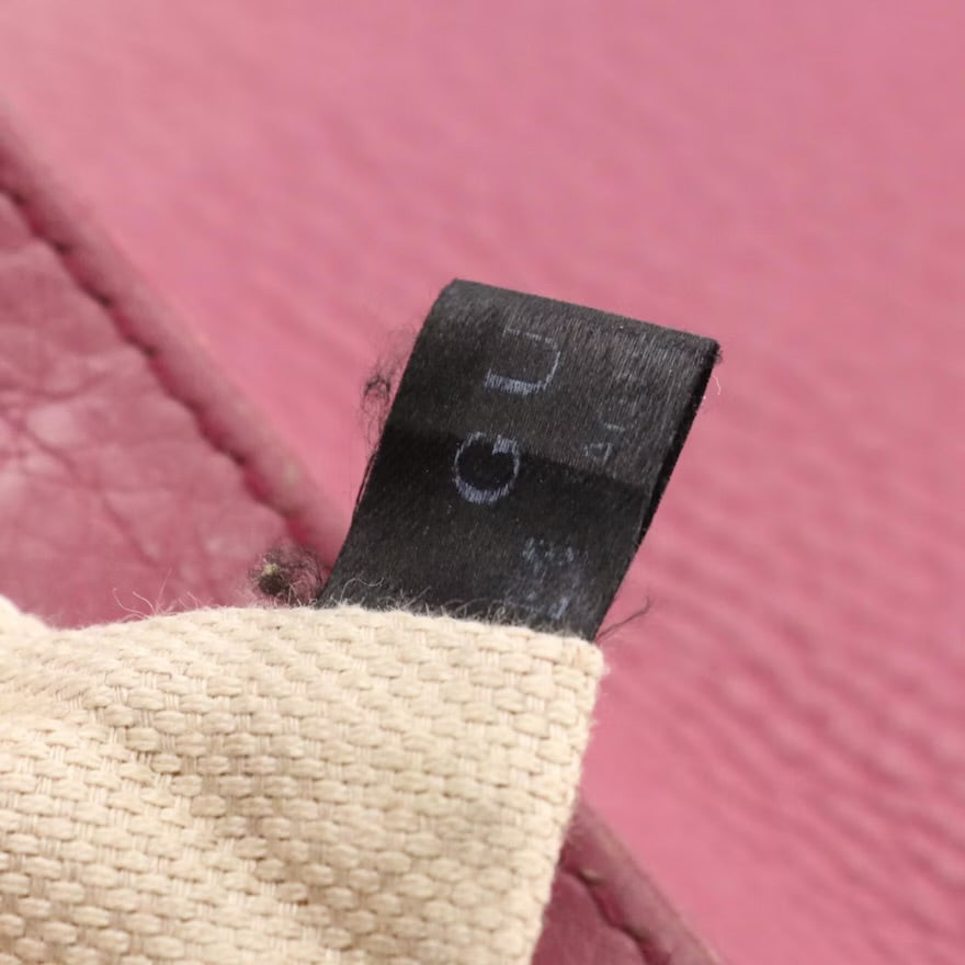 Gucci Soho Flap Chain Link Crossbody Bag in Magenta Leather