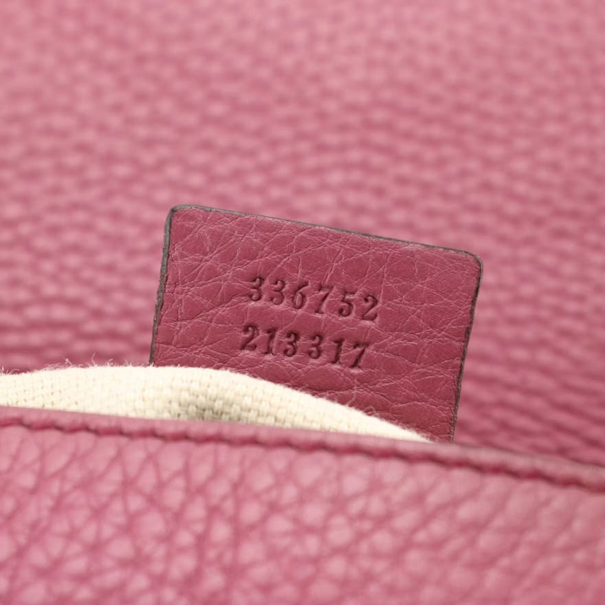 Gucci Soho Flap Chain Link Crossbody Bag in Magenta Leather