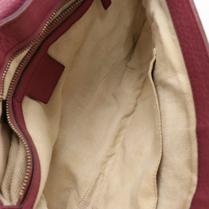 Gucci Soho Flap Chain Link Crossbody Bag in Magenta Leather