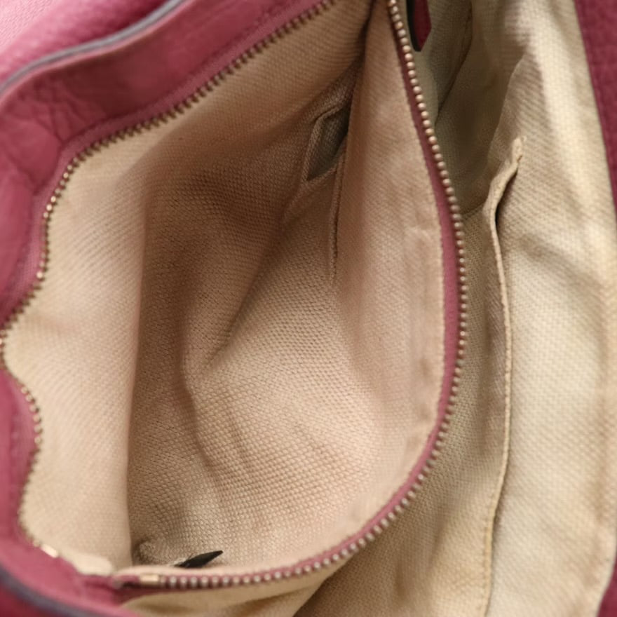 Gucci Soho Flap Chain Link Crossbody Bag in Magenta Leather